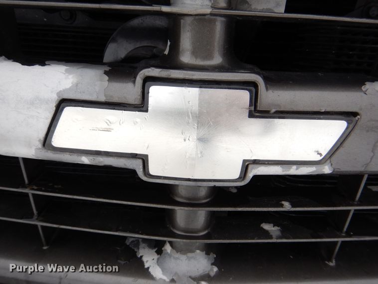 image for item MJ9966 2001 Chevrolet Silverado C3500HD  refuse truck