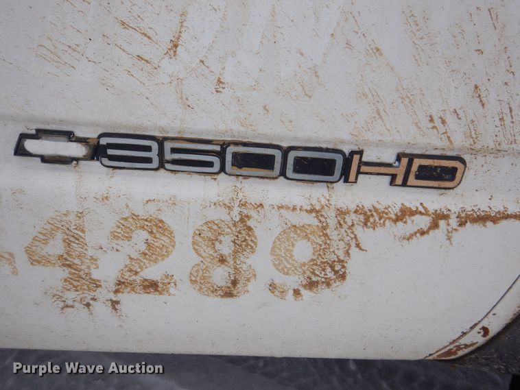 image for item MJ9966 2001 Chevrolet Silverado C3500HD  refuse truck