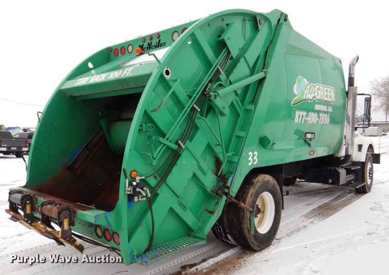 image for item MJ9967 2003 International 7400  refuse truck
