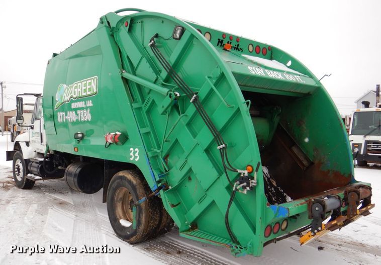 image for item MJ9967 2003 International 7400  refuse truck