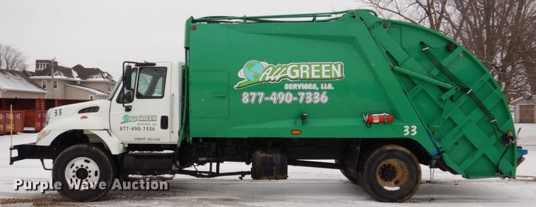image for item MJ9967 2003 International 7400  refuse truck