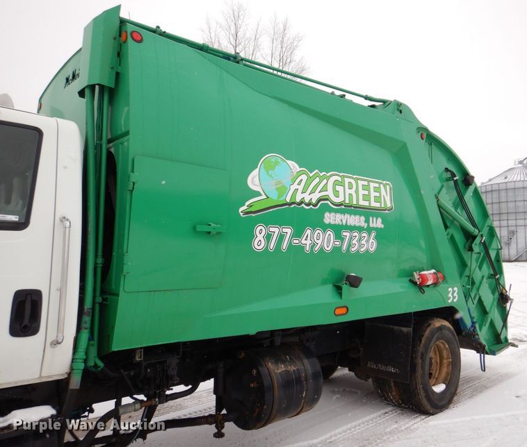 image for item MJ9967 2003 International 7400  refuse truck