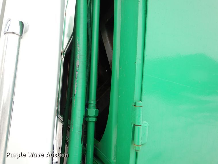 image for item MJ9967 2003 International 7400  refuse truck