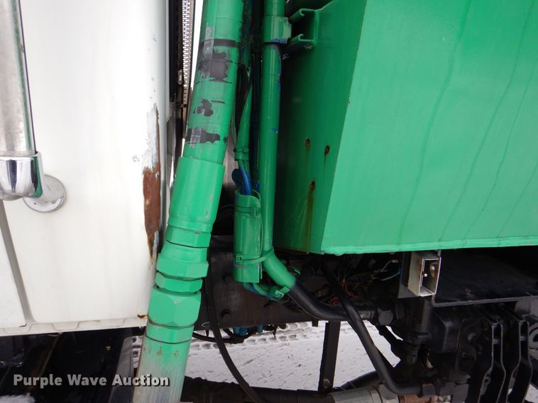 image for item MJ9967 2003 International 7400  refuse truck