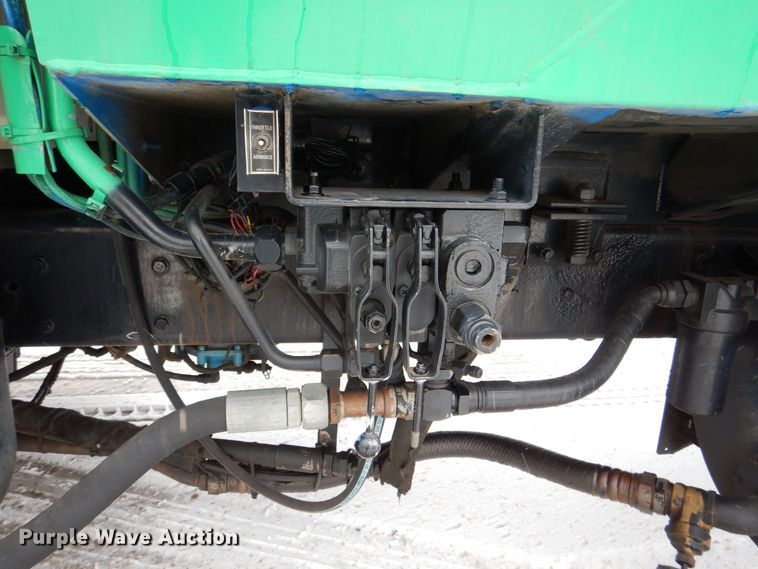 image for item MJ9967 2003 International 7400  refuse truck