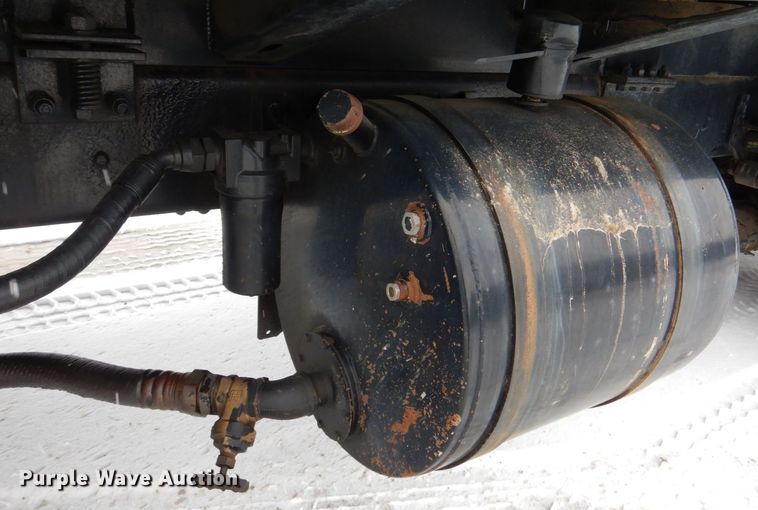 image for item MJ9967 2003 International 7400  refuse truck