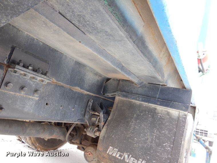 image for item MJ9967 2003 International 7400  refuse truck