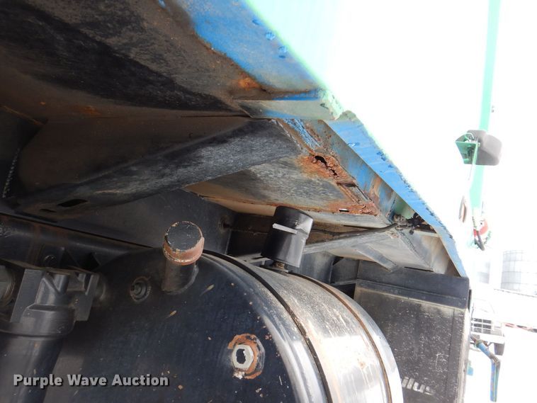 image for item MJ9967 2003 International 7400  refuse truck