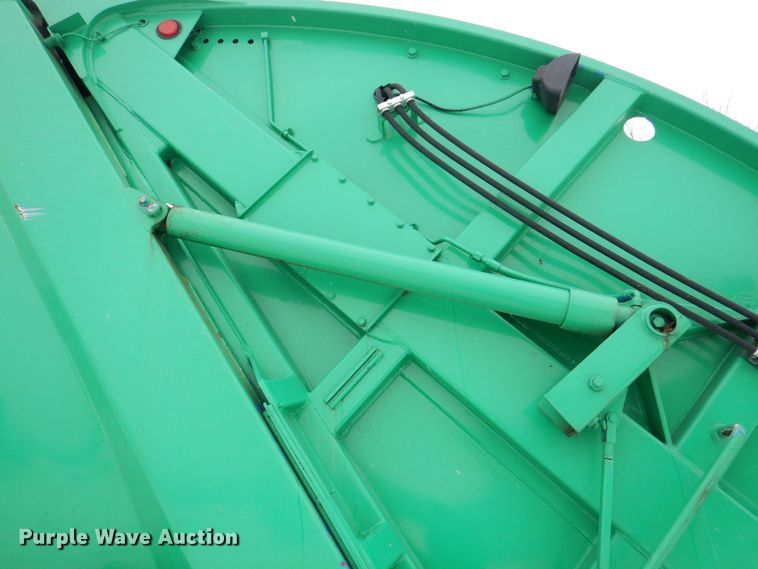 image for item MJ9967 2003 International 7400  refuse truck