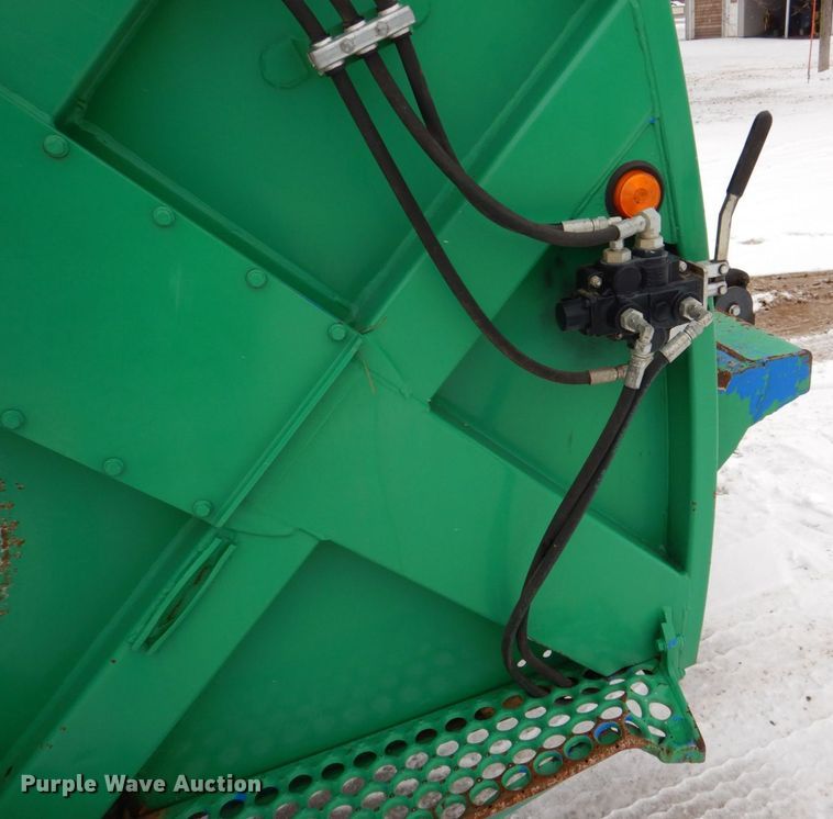 image for item MJ9967 2003 International 7400  refuse truck