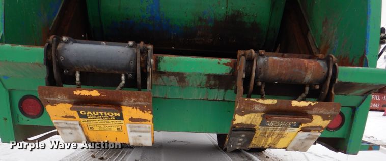 image for item MJ9967 2003 International 7400  refuse truck