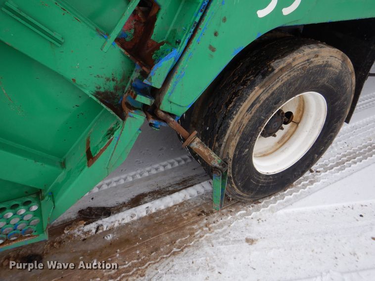 image for item MJ9967 2003 International 7400  refuse truck