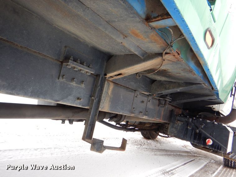 image for item MJ9967 2003 International 7400  refuse truck