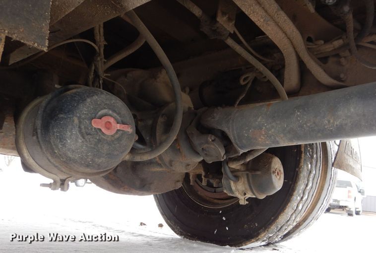 image for item MJ9967 2003 International 7400  refuse truck