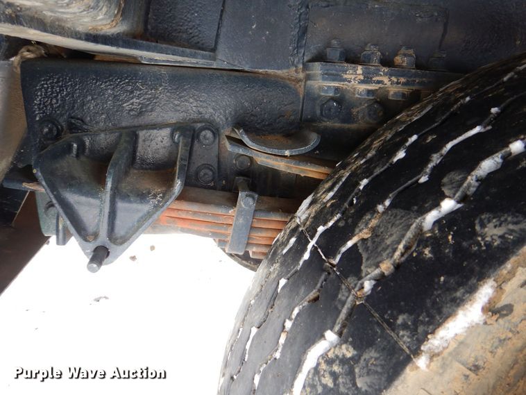 image for item MJ9967 2003 International 7400  refuse truck