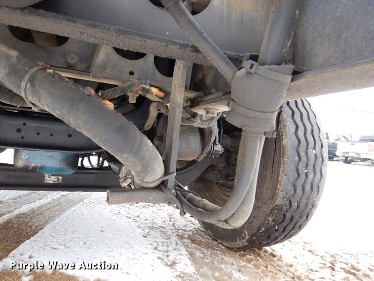 image for item MJ9967 2003 International 7400  refuse truck