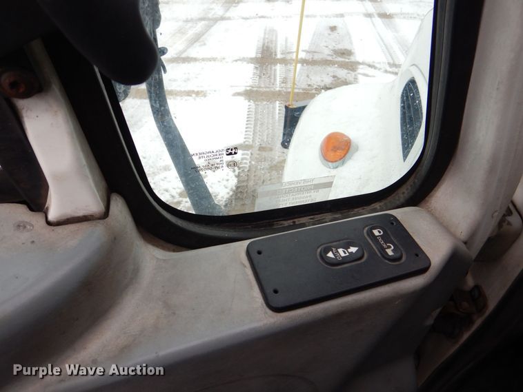 image for item MJ9967 2003 International 7400  refuse truck