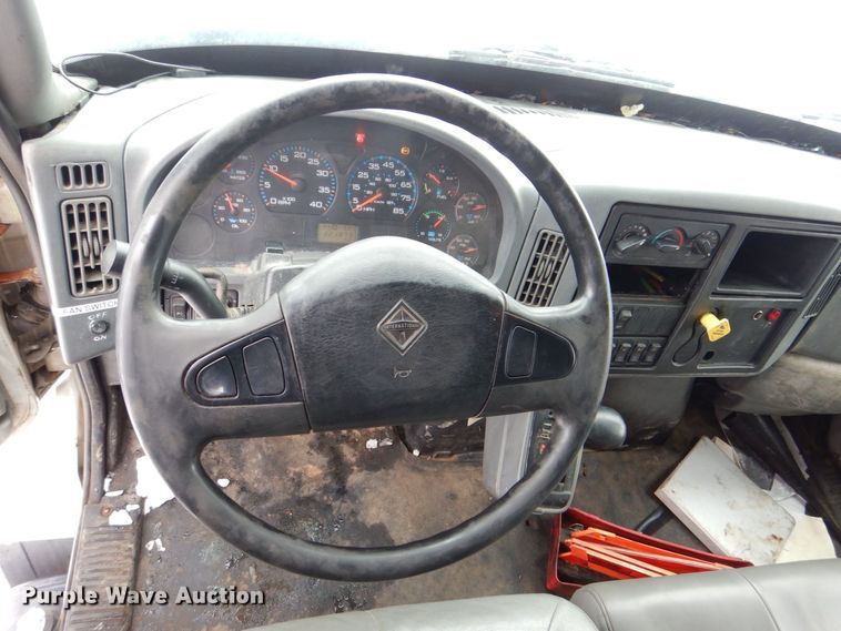 image for item MJ9967 2003 International 7400  refuse truck