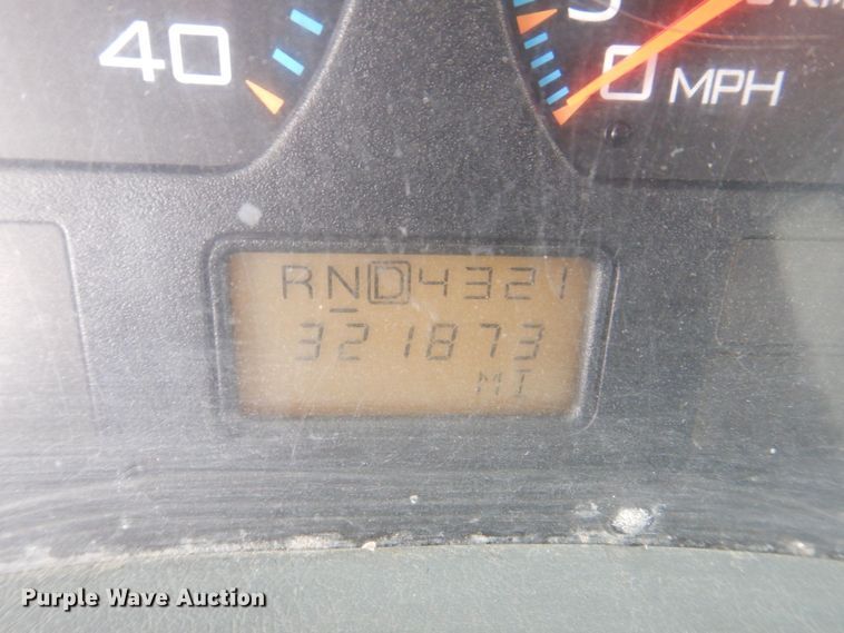 image for item MJ9967 2003 International 7400  refuse truck