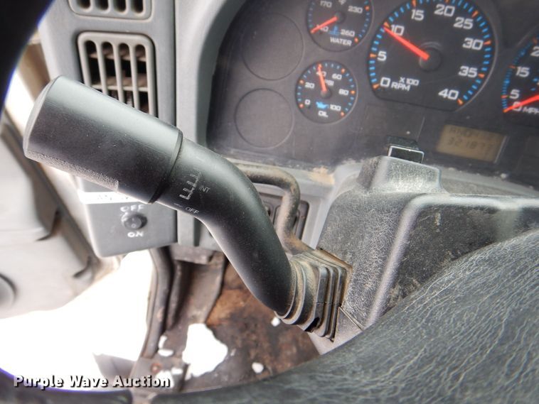 image for item MJ9967 2003 International 7400  refuse truck