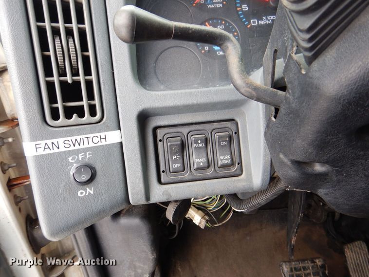 image for item MJ9967 2003 International 7400  refuse truck