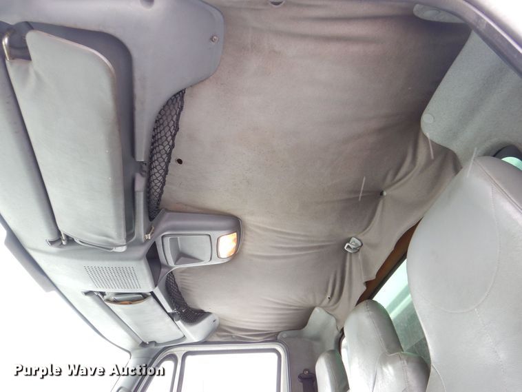 image for item MJ9967 2003 International 7400  refuse truck