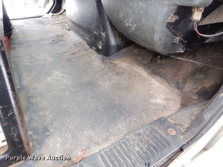 image for item MJ9967 2003 International 7400  refuse truck