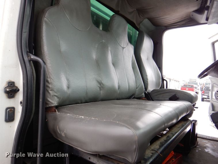 image for item MJ9967 2003 International 7400  refuse truck