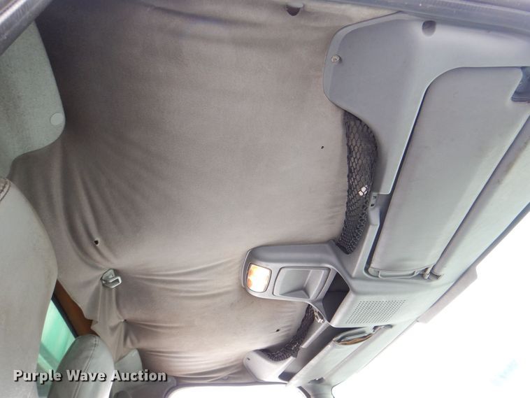 image for item MJ9967 2003 International 7400  refuse truck