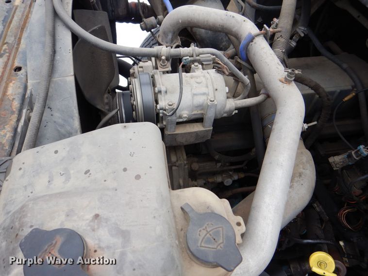 image for item MJ9967 2003 International 7400  refuse truck