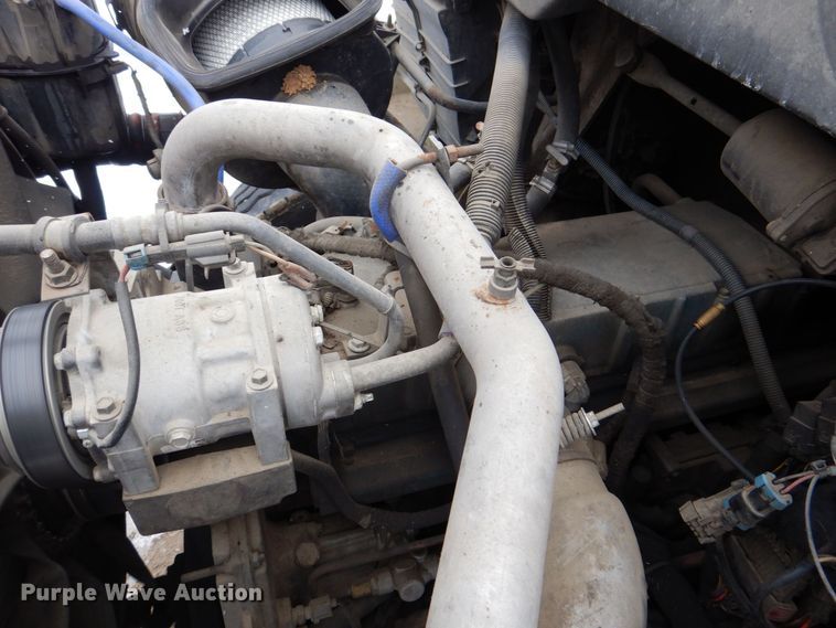 image for item MJ9967 2003 International 7400  refuse truck