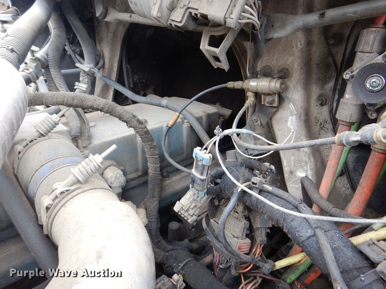 image for item MJ9967 2003 International 7400  refuse truck