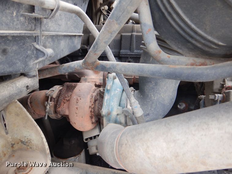 image for item MJ9967 2003 International 7400  refuse truck