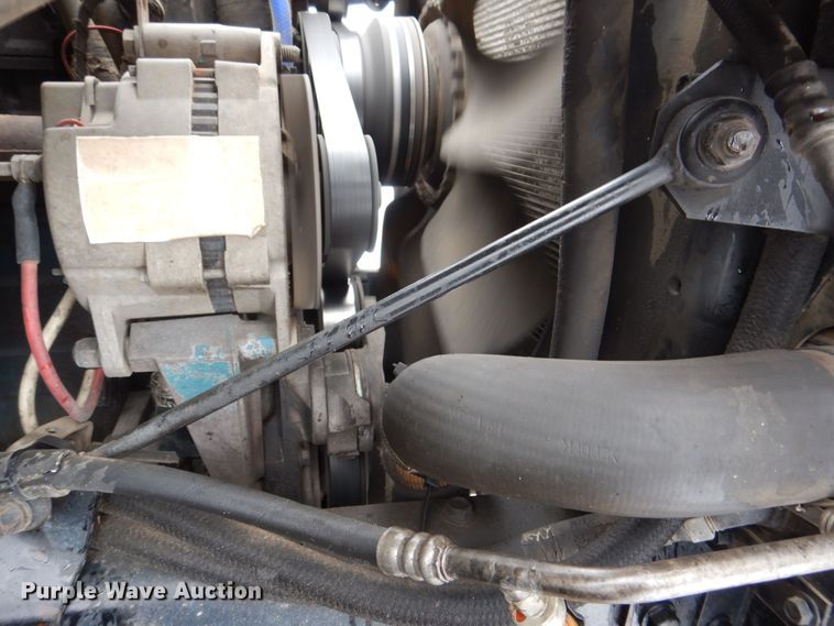 image for item MJ9967 2003 International 7400  refuse truck