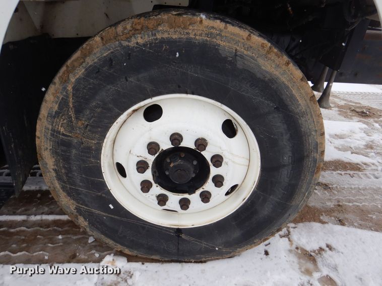 image for item MJ9967 2003 International 7400  refuse truck