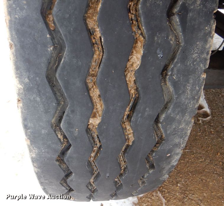 image for item MJ9967 2003 International 7400  refuse truck