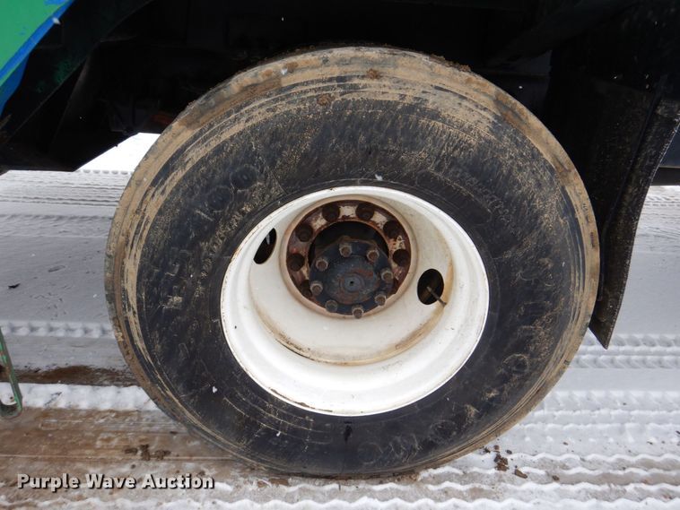 image for item MJ9967 2003 International 7400  refuse truck