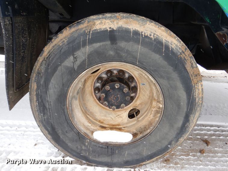 image for item MJ9967 2003 International 7400  refuse truck