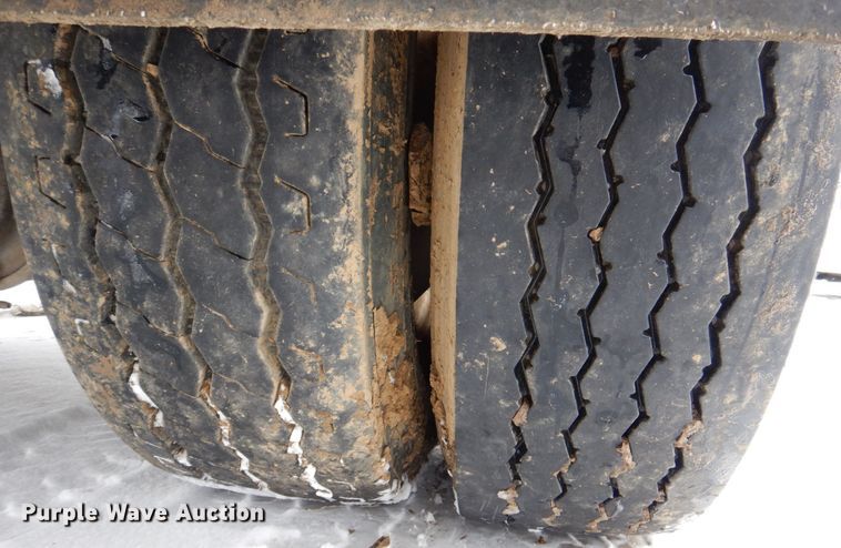 image for item MJ9967 2003 International 7400  refuse truck