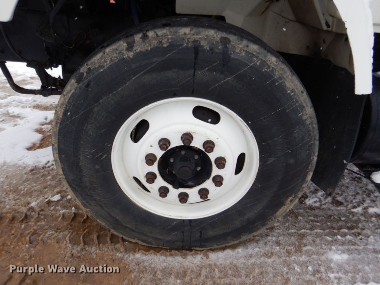 image for item MJ9967 2003 International 7400  refuse truck