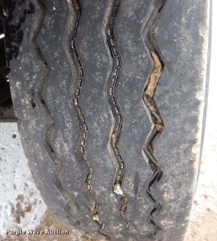 image for item MJ9967 2003 International 7400  refuse truck