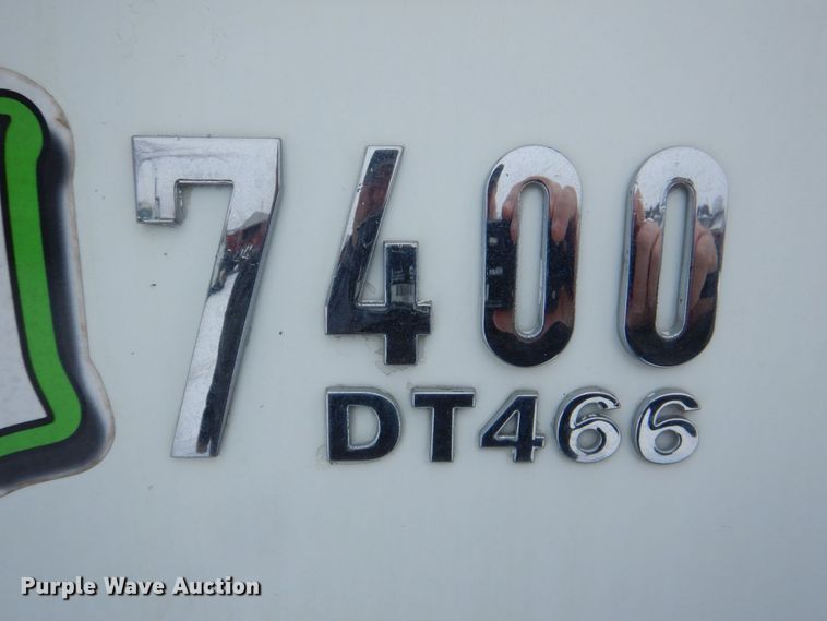 image for item MJ9967 2003 International 7400  refuse truck