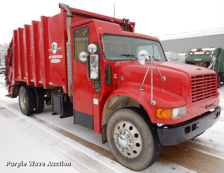 image for item MJ9968 2000 International 4700  refuse truck