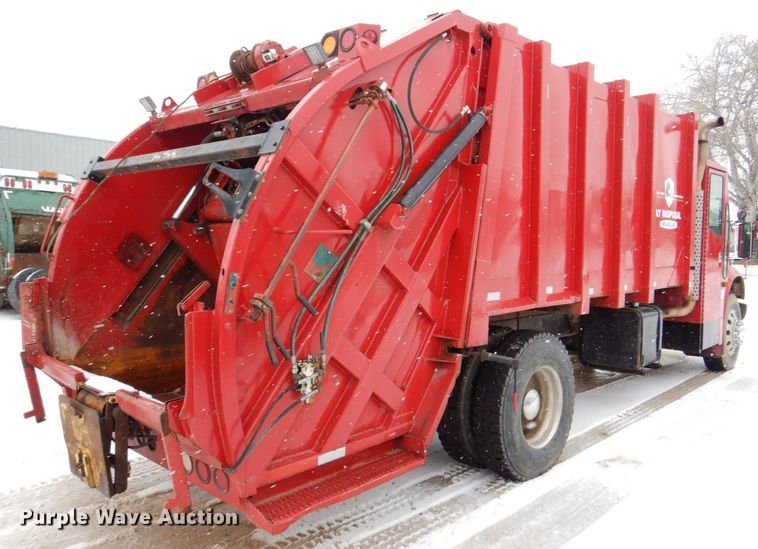 image for item MJ9968 2000 International 4700  refuse truck