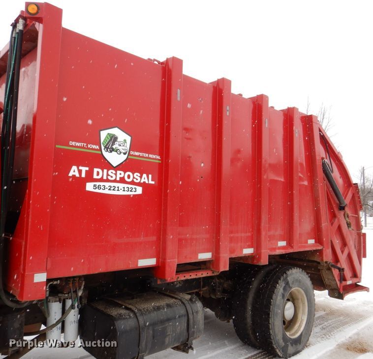 image for item MJ9968 2000 International 4700  refuse truck