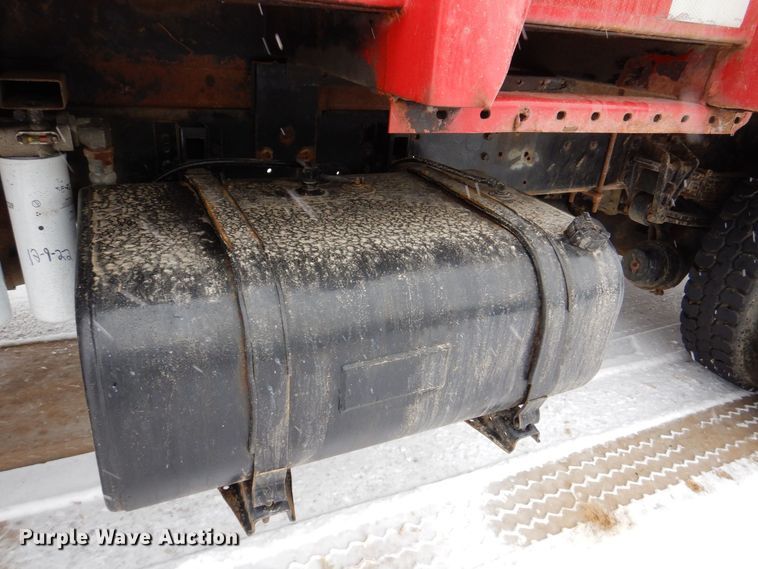 image for item MJ9968 2000 International 4700  refuse truck