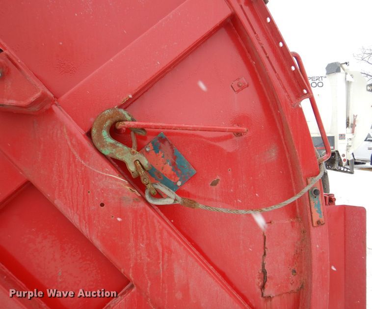 image for item MJ9968 2000 International 4700  refuse truck