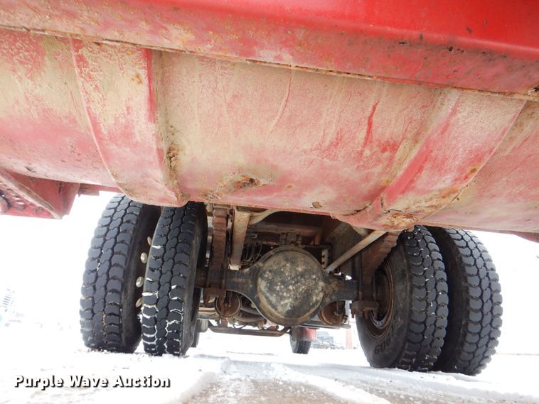 image for item MJ9968 2000 International 4700  refuse truck