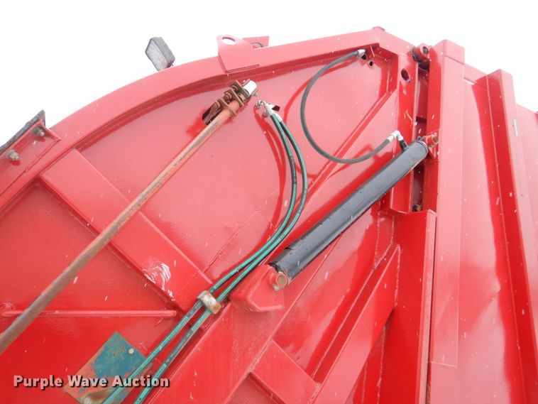 image for item MJ9968 2000 International 4700  refuse truck