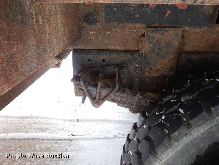 image for item MJ9968 2000 International 4700  refuse truck